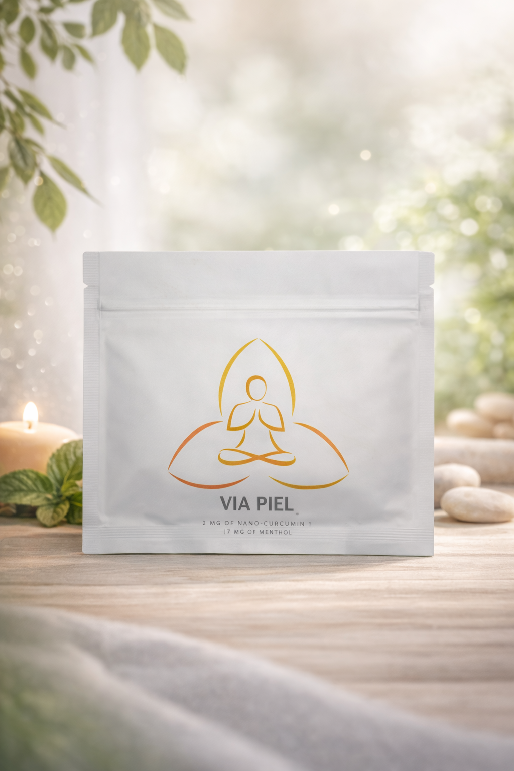 White pouch contaning 10 patches, with a gold logo of a men with his hand on his heart seating crossed legged. with text saying VIA PIEL 28 mg nano-Curcumin and 4 mg Menthol in every patch. Showing the front side of the packaging.